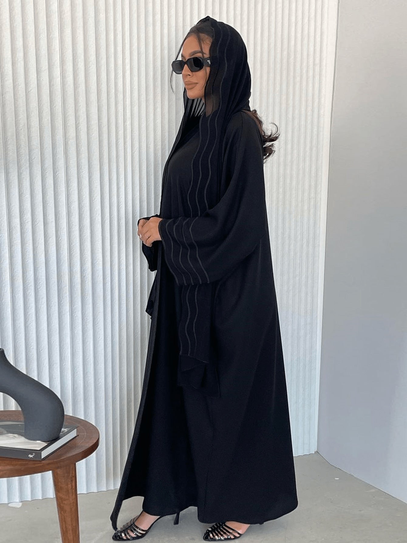 Kimono élégant brodé avec foulard assorti