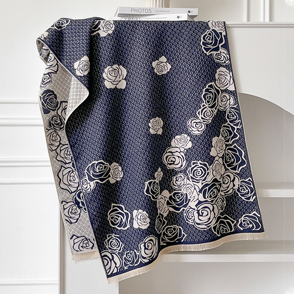 Écharpe  élégante imitation cachemire avec franges