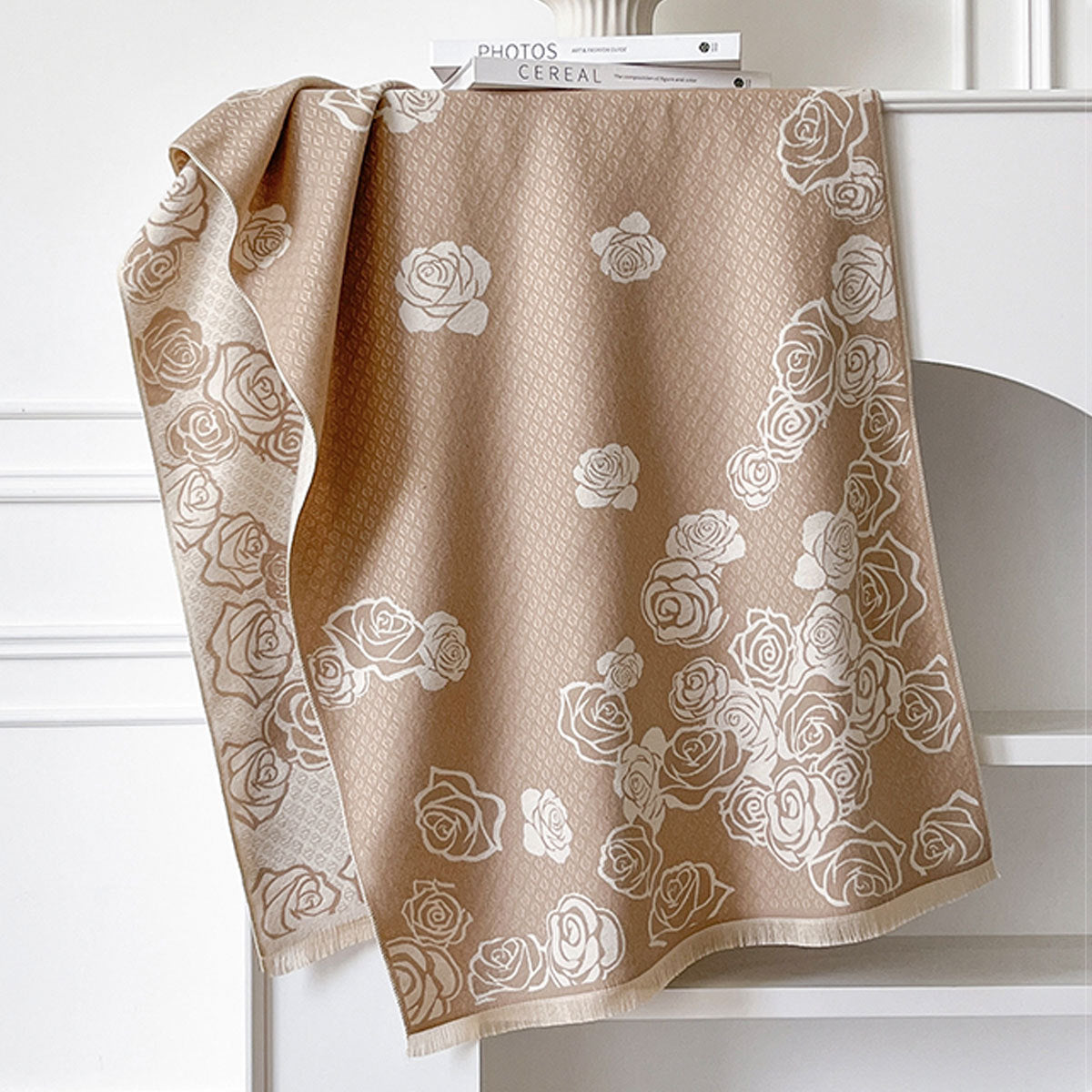 Écharpe  élégante imitation cachemire avec franges