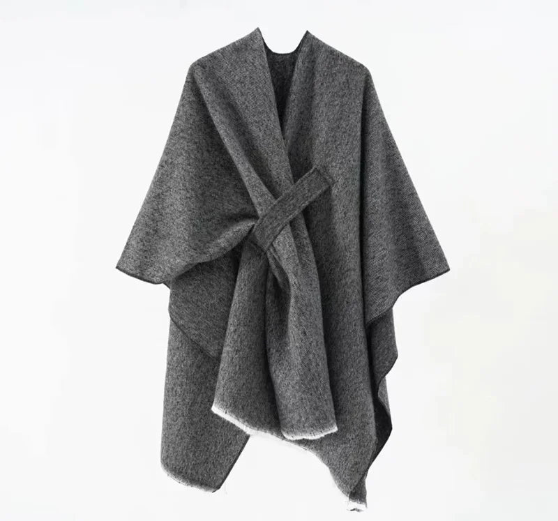 Poncho Monochrome avec Franges Ethniques