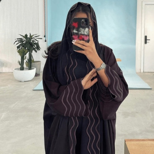 Kimono élégant brodé avec foulard assorti