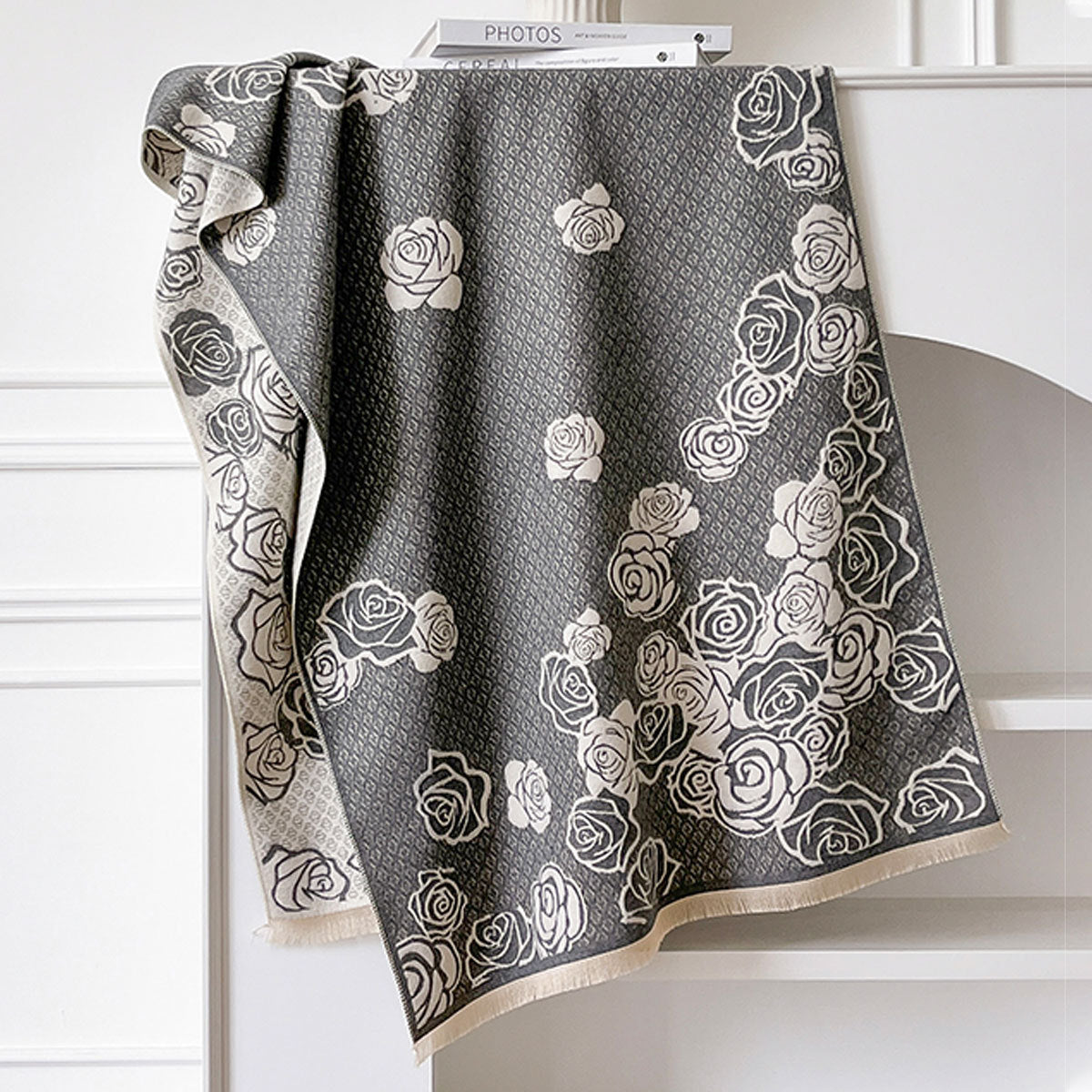 Écharpe  élégante imitation cachemire avec franges