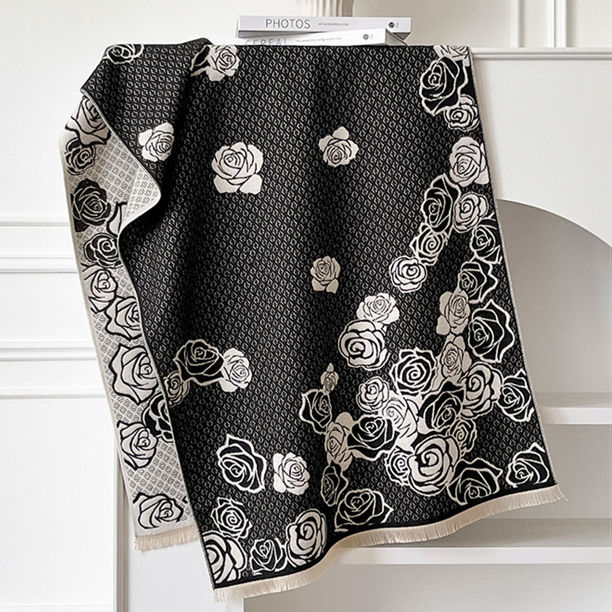 Écharpe  élégante imitation cachemire avec franges